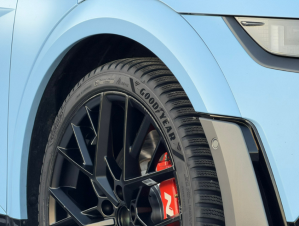 Test der Ganzjahresreifen 225/40 R18 Auto Bild: Die Neuheit forderte die Premium-Elite heraus.